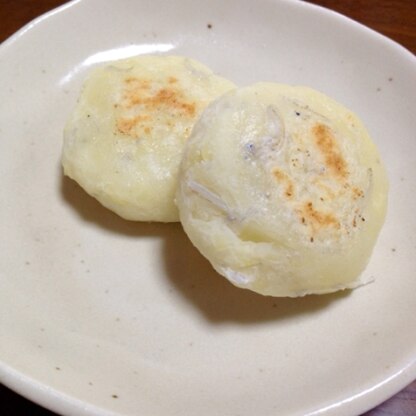 とっても美味しかったです♫
じゃがいものホクホクもっちりした食感が最高ですね^ ^
しらすも入っていてカルシウムもバッチリですね♬
ごちそうさま♪